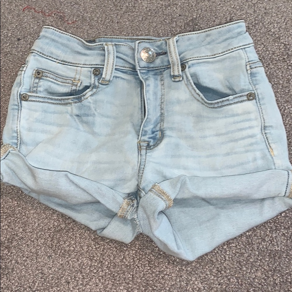 flattering light wash american eagle shorts